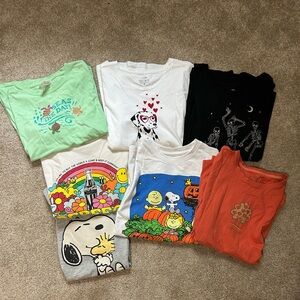 Small and medium graphic tees. Brands like jcrew, old navy, and life is good.